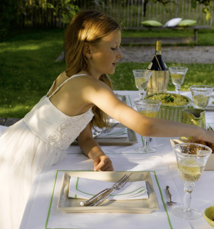 exterior table setting