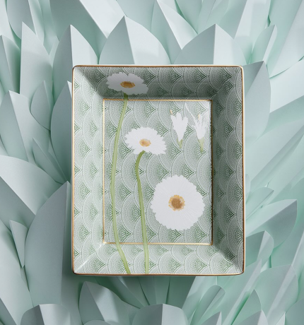 Rectangular plate tray with flower pattern